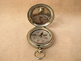 WW1 Dennison MK VI British Army Officers pocket compass dated 1918